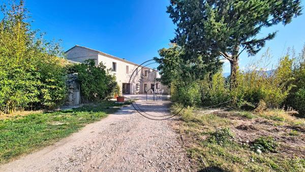 Cheval-Blanc (84460) Mas en pierre rénové sur un hectare avec vue sur le Luberon – Cheval-Blanc