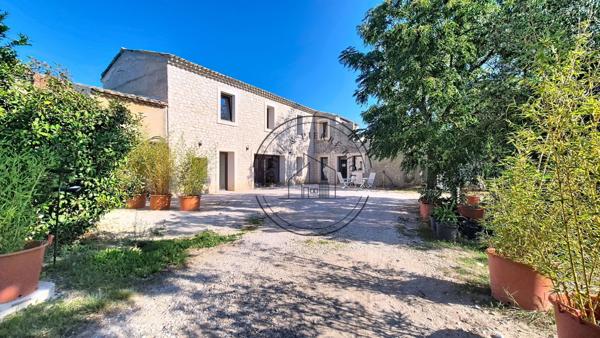 Cheval-Blanc (84460) Mas en pierre rénové sur un hectare avec vue sur le Luberon – Cheval-Blanc