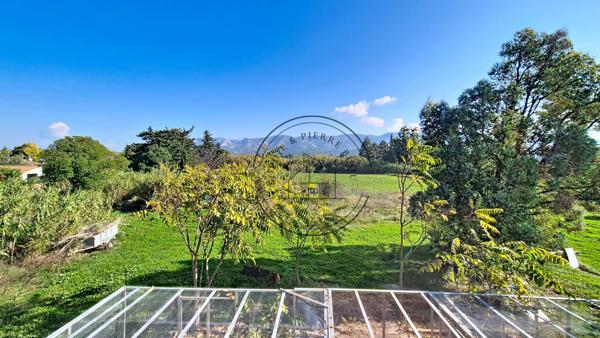 Cheval-Blanc (84460) Mas en pierre rénové sur un hectare avec vue sur le Luberon – Cheval-Blanc