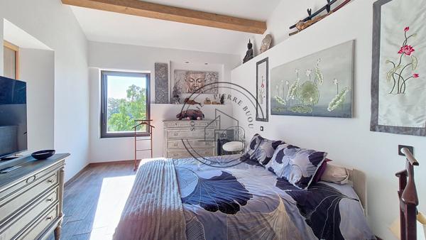 Cheval-Blanc (84460) Mas en pierre rénové sur un hectare avec vue sur le Luberon – Cheval-Blanc