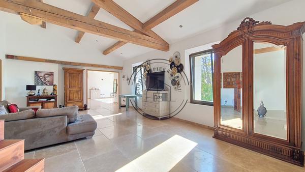 Cheval-Blanc (84460) Mas en pierre rénové sur un hectare avec vue sur le Luberon – Cheval-Blanc