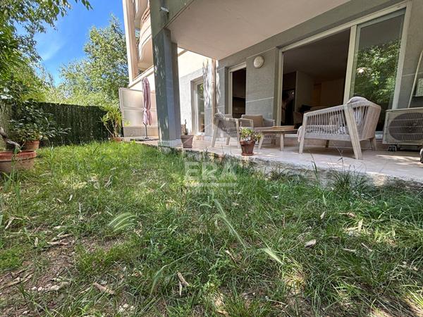 Superbe Deux pièces en rez de jardin avec parking