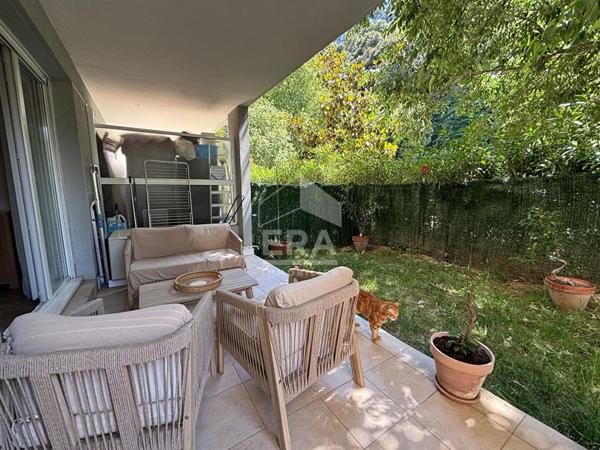 Superbe Deux pièces en rez de jardin avec parking