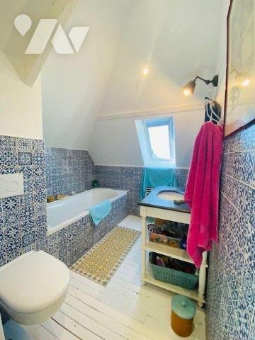  A vendre à Perros-Guirec (22700) en Côtes-d'Armor (22), charmante maison rénovée d'une surface...