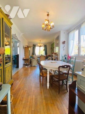  A vendre à Perros-Guirec (22700) en Côtes-d'Armor (22), charmante maison rénovée d'une surface...