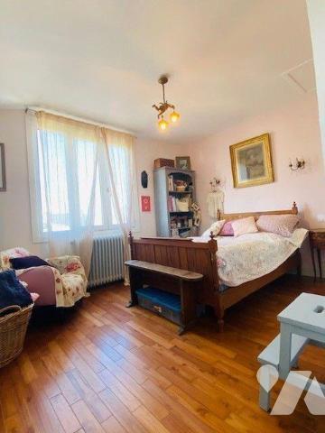  A vendre à Perros-Guirec (22700) en Côtes-d'Armor (22), charmante maison rénovée d'une surface...