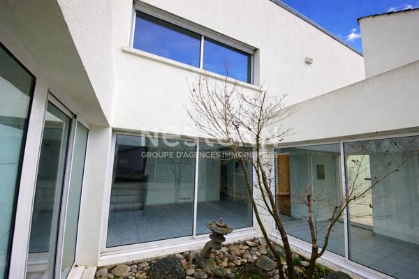 Nestenn Igny, maison individuelle familiale de 170m2 secteur Saclay Val D'Albian proche commerces et des axes routiers A6/A10/N118/A86, RER C/V et du plateau de Saclay et Vélizy, proche écoles et HEC ? Fort potentiel locatif pour investisseur.