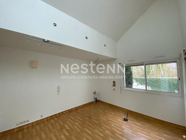 Nestenn Igny, maison individuelle familiale de 170m2 secteur Saclay Val D'Albian proche commerces et des axes routiers A6/A10/N118/A86, RER C/V et du plateau de Saclay et Vélizy, proche écoles et HEC ? Fort potentiel locatif pour investisseur.