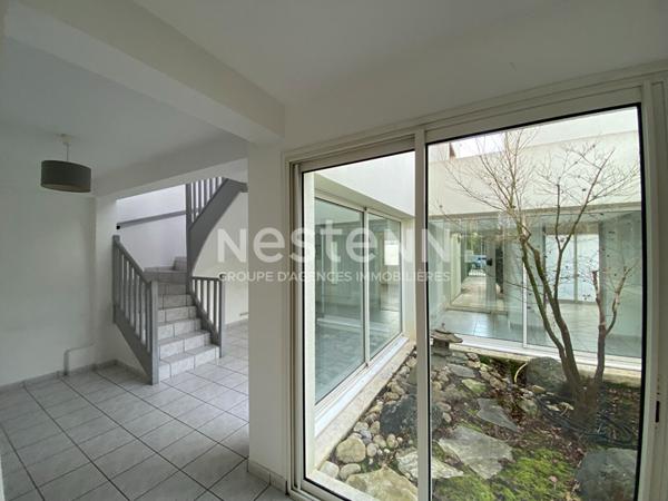 Nestenn Igny, maison individuelle familiale de 170m2 secteur Saclay Val D'Albian proche commerces et des axes routiers A6/A10/N118/A86, RER C/V et du plateau de Saclay et Vélizy, proche écoles et HEC ? Fort potentiel locatif pour investisseur.