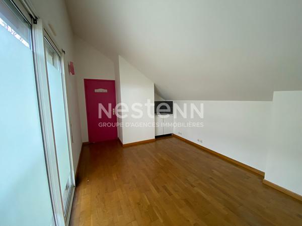 Nestenn Igny, maison individuelle familiale de 170m2 secteur Saclay Val D'Albian proche commerces et des axes routiers A6/A10/N118/A86, RER C/V et du plateau de Saclay et Vélizy, proche écoles et HEC ? Fort potentiel locatif pour investisseur.