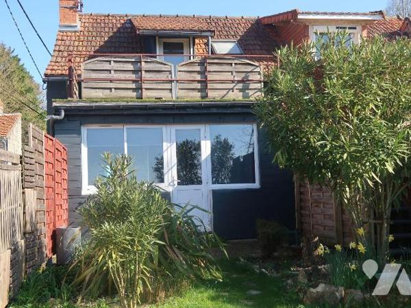 MAISON env. 60m2 hab., comprenant :
. entrée, coin-buanderie, séjour (24m2), cuisine, salle d'...