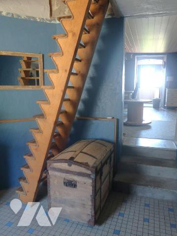 MAISON env. 60m2 hab., comprenant :
. entrée, coin-buanderie, séjour (24m2), cuisine, salle d'...