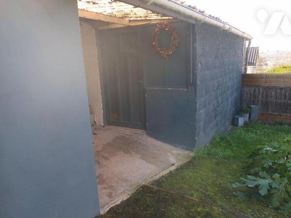 MAISON env. 60m2 hab., comprenant :
. entrée, coin-buanderie, séjour (24m2), cuisine, salle d'...