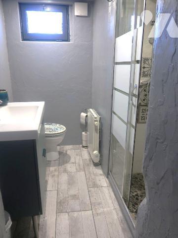 MAISON env. 60m2 hab., comprenant :
. entrée, coin-buanderie, séjour (24m2), cuisine, salle d'...