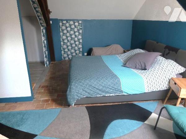 MAISON env. 60m2 hab., comprenant :
. entrée, coin-buanderie, séjour (24m2), cuisine, salle d'...