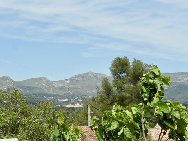 AU BOUT D'UNE IMPASSE CALME ET TRANQUILLE