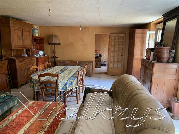 Maison et dépendances à restaurer à 15mn Autoroute sortie La Ferté Bernard