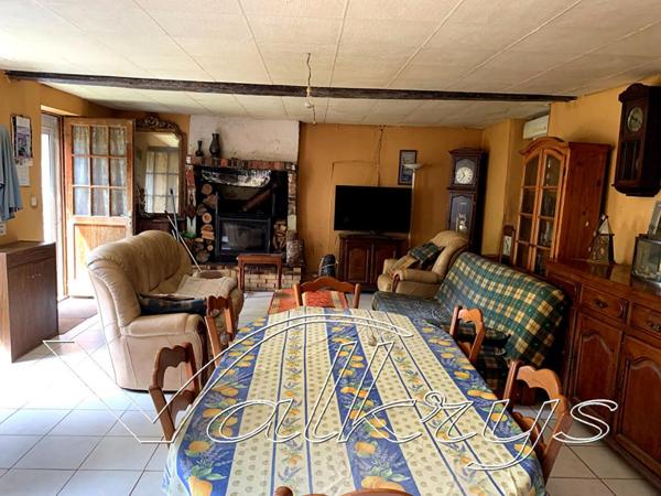 Maison et dépendances à restaurer à 15mn Autoroute sortie La Ferté Bernard