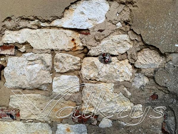 Maison et dépendances à restaurer à 15mn Autoroute sortie La Ferté Bernard