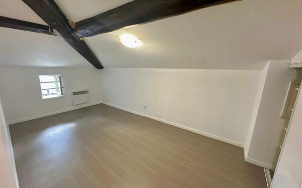 Appartement à louer    4 pièces •  Taluyers