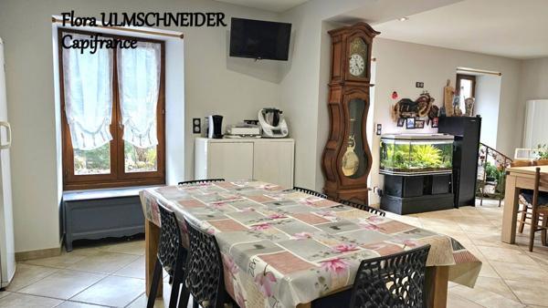Authenticité et espace : grande maison mitoyenne en pierre avec 5 chambres à vendre à CHINDRIEUX avec garage et terrain proche du lac du Bourget