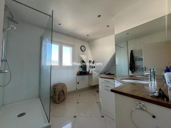 Vente                                                      Maison
                        
                     5 pièces                      122 m2                     à Sucy-en-Brie