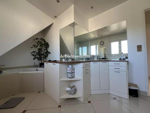 Vente                                                      Maison
                        
                     5 pièces                      122 m2                     à Sucy-en-Brie