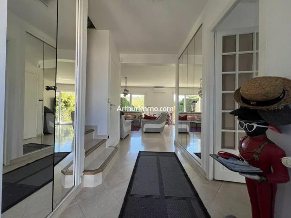 Vente                                                      Maison
                        
                     5 pièces                      122 m2                     à Sucy-en-Brie