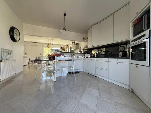 Vente                                                      Maison
                        
                     5 pièces                      122 m2                     à Sucy-en-Brie