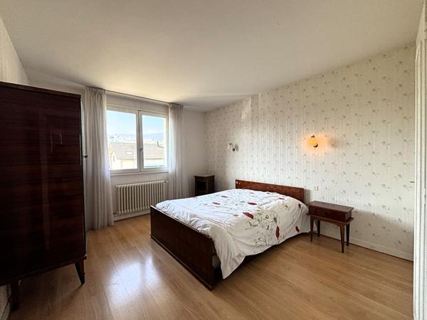 Superbe maison familiale de qualité avec terrasse, terrain plat et dépendances à Bissy