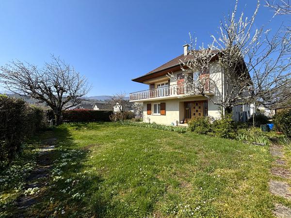 Superbe maison familiale de qualité avec terrasse, terrain plat et dépendances à Bissy