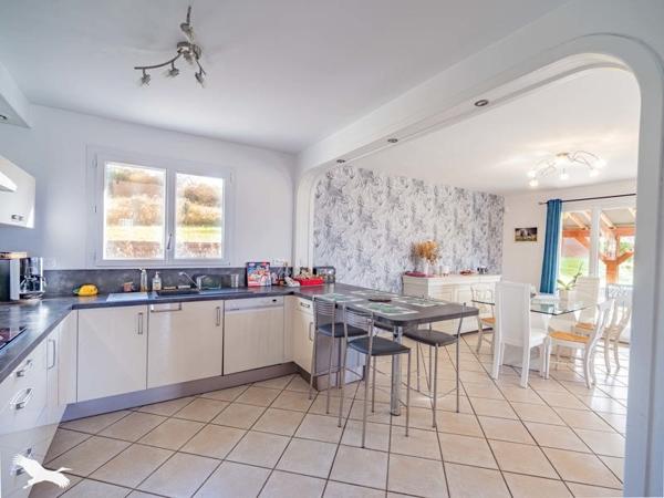 Maison à vendre |  Serres-Sainte-Marie |  6 pièces | 142 m²