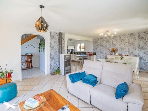 Maison à vendre |  Serres-Sainte-Marie |  6 pièces | 142 m²