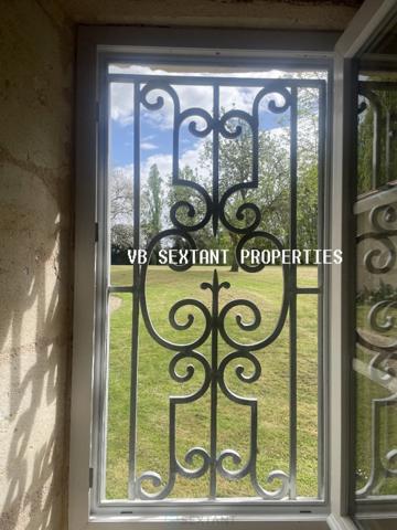 15mn de Bordeaux,belle propriété, 8 hectares,avec ancienne ferme réhabilitée et deux maisons annexes