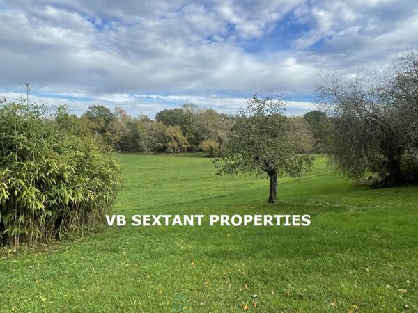 A 15mn de Bordeaux,  environnement exceptionnel pour ce domaine de 8 hectares avec 3 maisons