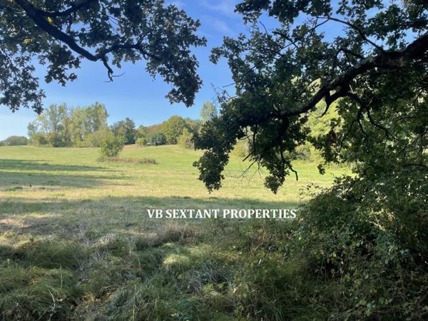 A 15mn de Bordeaux,  environnement exceptionnel pour ce domaine de 8 hectares avec 3 maisons