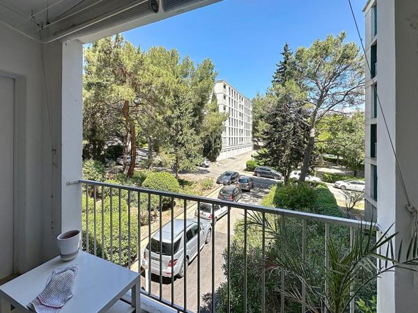 Appartement 3 pièce(s) 72 m² avec extérieur, deux chambres, stationnement libre, avec une cave. Vendu LOUE