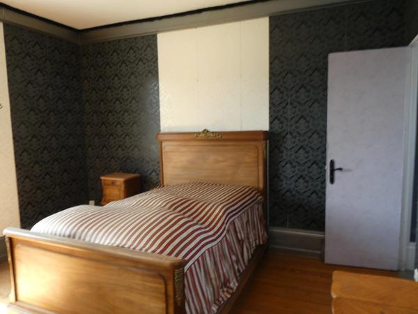 LE THILLOT (88)Maison bourgeoise de caractère à rénover de 280 m²sur trois niveaux, terrain 1000 m²+ garage.