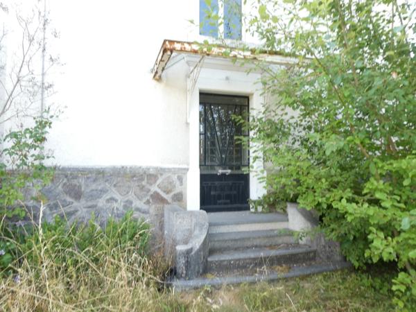 LE THILLOT (88)Maison bourgeoise de caractère à rénover de 280 m²sur trois niveaux, terrain 1000 m²+ garage.