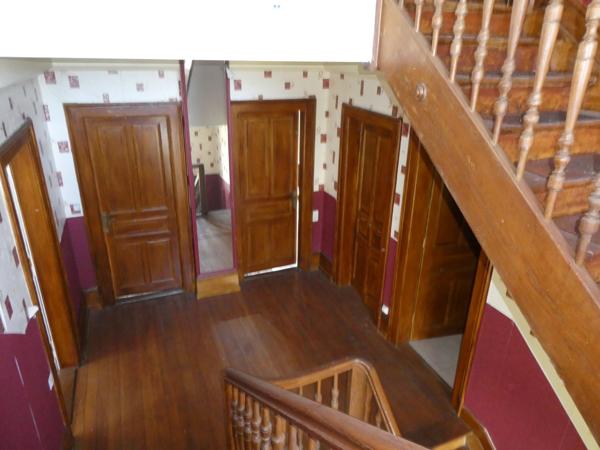 LE THILLOT (88)Maison bourgeoise de caractère à rénover de 280 m²sur trois niveaux, terrain 1000 m²+ garage.