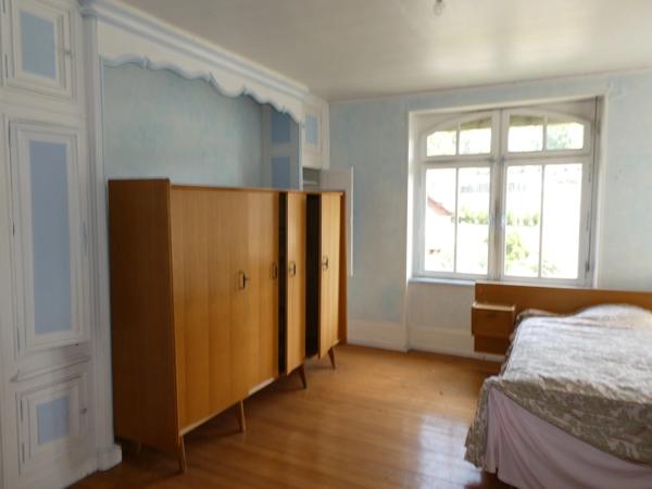 LE THILLOT (88)Maison bourgeoise de caractère à rénover de 280 m²sur trois niveaux, terrain 1000 m²+ garage.