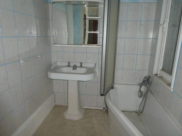 LE THILLOT (88)Maison bourgeoise de caractère à rénover de 280 m²sur trois niveaux, terrain 1000 m²+ garage.