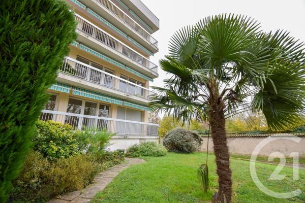 Appartement F4 à vendre  5 pièces - 122,79 m2 LES CHERES - 69