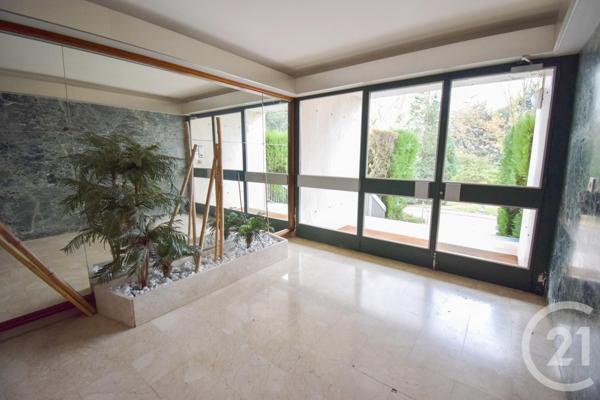 Appartement F4 à vendre  5 pièces - 122,79 m2 LES CHERES - 69