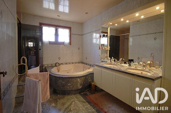 Maison à vendre 7 pièces 185 m² Mandres-les-Roses