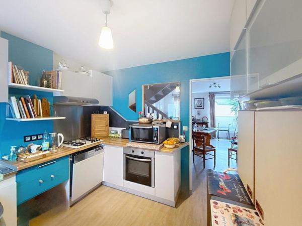 SURZUR Appartement T3 en DUPLEX de 67,70 m2, lumineux. À pied du bourg