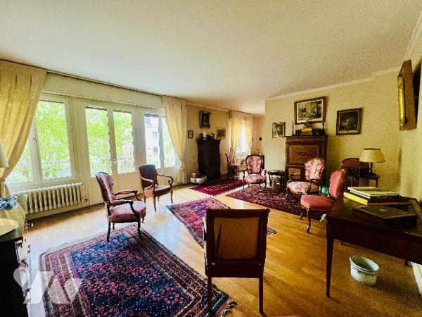 TOURS 
Rue Losserand
Quartier Paul Bert
Proche tramway et pont  Wilson