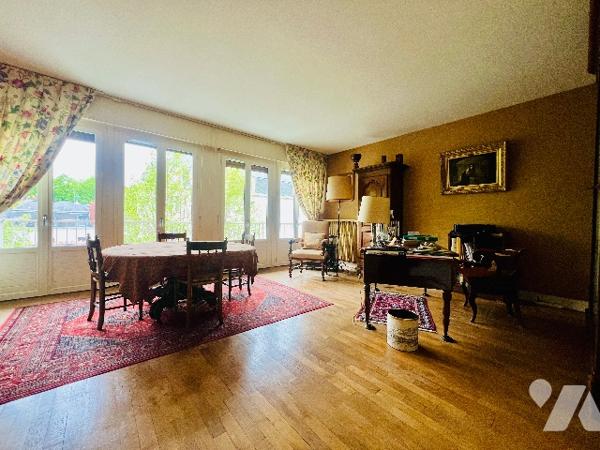 TOURS 
Rue Losserand
Quartier Paul Bert
Proche tramway et pont  Wilson