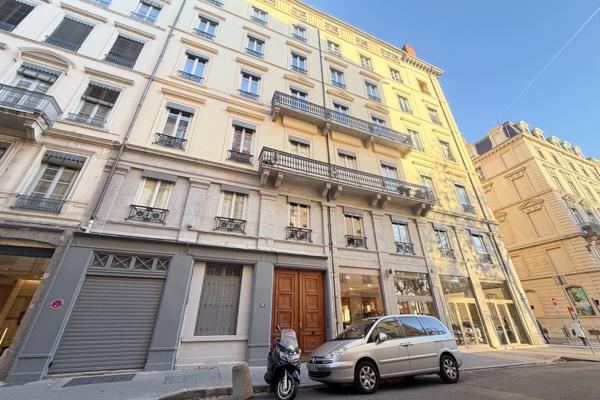 LYON 6EME - Place Lyautey : Appartement familial de 167m², 4 chambres, au dernier étage avec vue.