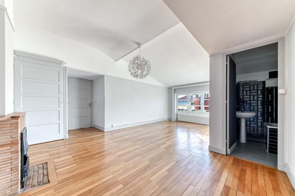 LYON 6EME - Place Lyautey : Appartement familial de 167m², 4 chambres, au dernier étage avec vue.